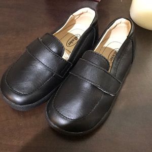 Clear out sale! Never worn Old Soles size 9.5c